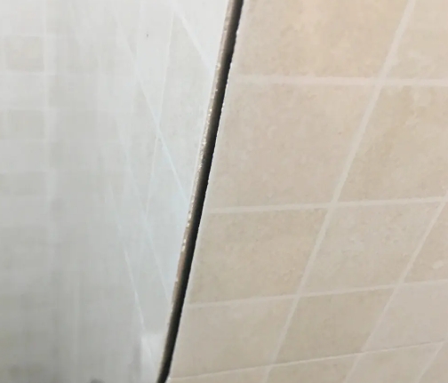 盖州瓷砖空鼓维修公司分享阳台瓷砖脱落的修复过程可以分为以下几个步骤