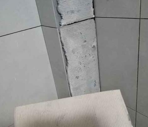 盖州瓷砖空鼓维修公司分享下厨房瓷砖脱落的补救措施。